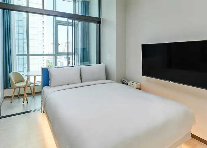 Travelodge Centum 4*