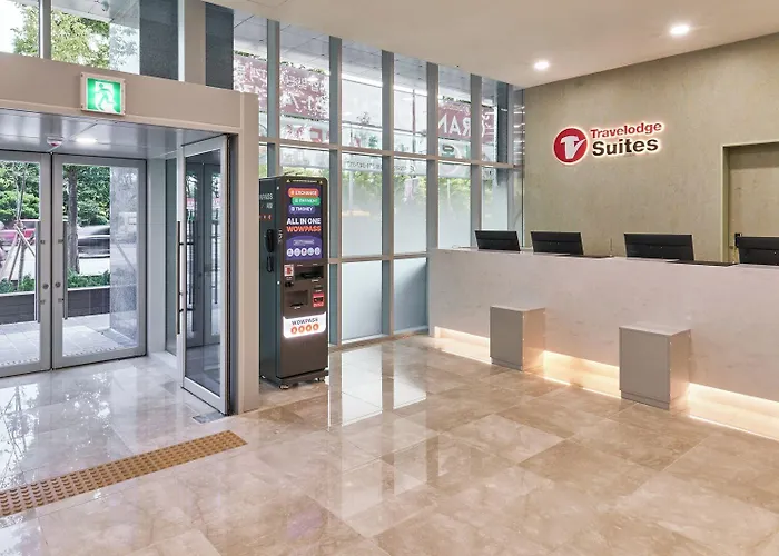 Travelodge Centum 4*