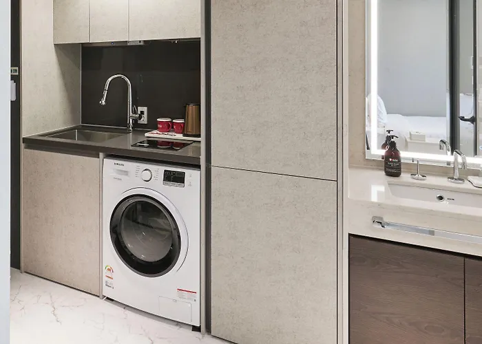 Travelodge Centum 4*